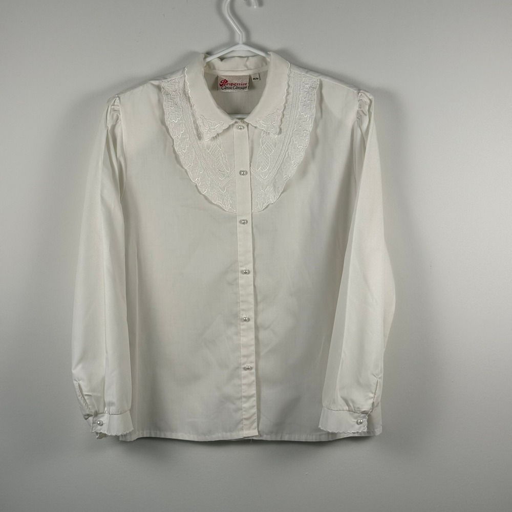 Perspective Classic Classique Vintage White Lace Bib Pearl Button Blouse‎ Medium